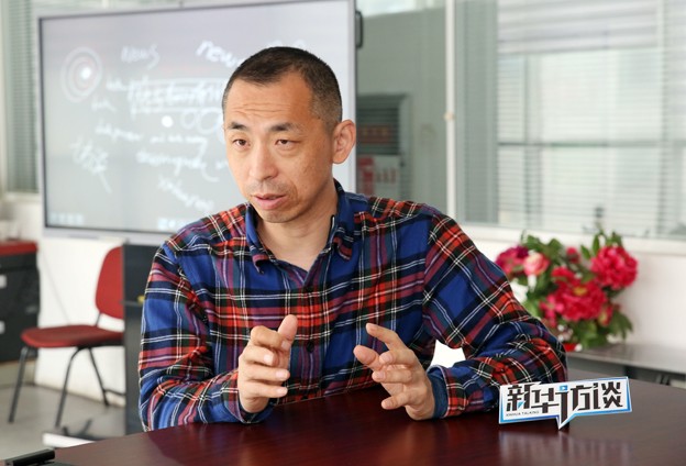 連光也無法逃逸出去，它肯定是黑色的